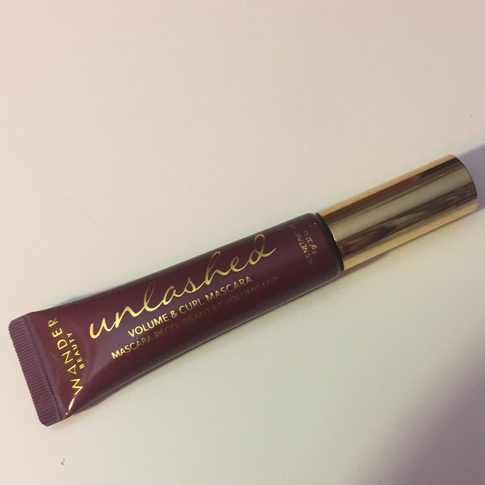 NEW WANDER BEAUTY UNLASHED VOLUME AND CURL MASCARA